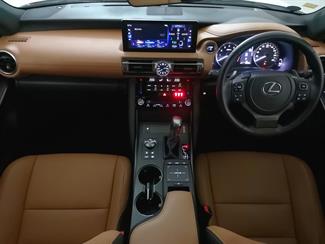 2021 Lexus IS 300H - Thumbnail