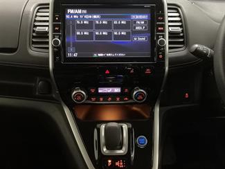 2018 Nissan Serena - Thumbnail