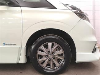 2018 Nissan Serena - Thumbnail