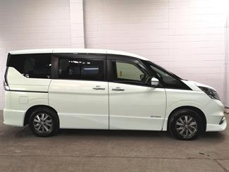 2018 Nissan Serena - Thumbnail