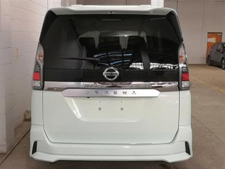 2018 Nissan Serena - Thumbnail
