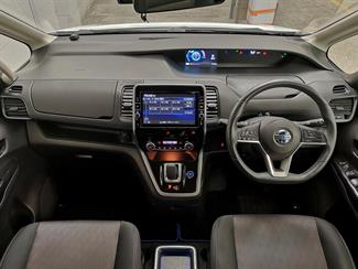 2018 Nissan Serena - Thumbnail