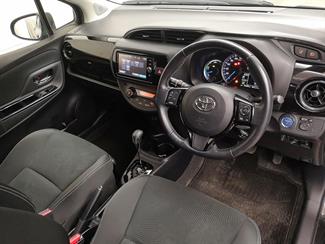 2017 Toyota Vitz - Thumbnail