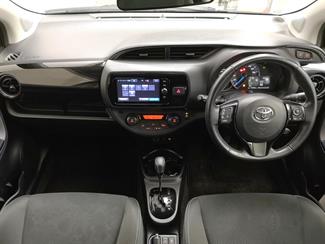 2017 Toyota Vitz - Thumbnail