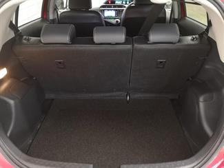 2014 Toyota Aqua - Thumbnail