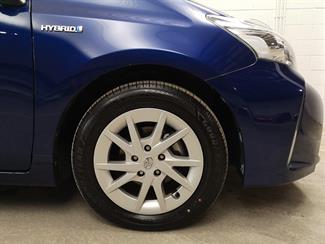 2019 Toyota Prius - Thumbnail