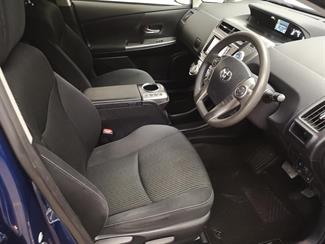 2019 Toyota Prius - Thumbnail