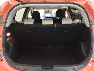 2013 Toyota Aqua - Thumbnail