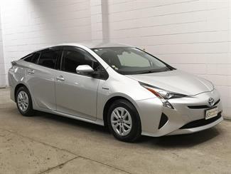 2016 Toyota Prius - Thumbnail
