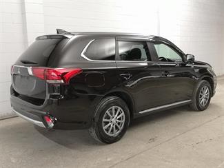 2015 Mitsubishi Outlander - Thumbnail