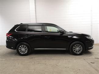 2015 Mitsubishi Outlander - Thumbnail