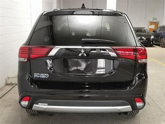 2015 Mitsubishi Outlander - Thumbnail