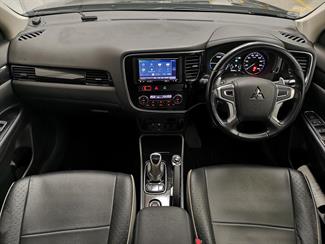 2015 Mitsubishi Outlander - Thumbnail