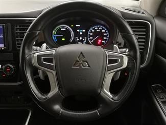 2015 Mitsubishi Outlander - Thumbnail