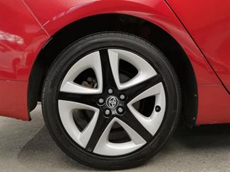 2016 Toyota Prius - Thumbnail