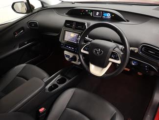 2016 Toyota Prius - Thumbnail