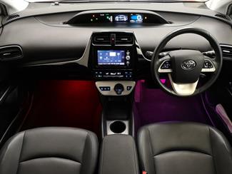 2016 Toyota Prius - Thumbnail