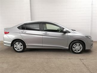 2021 Honda Grace - Thumbnail