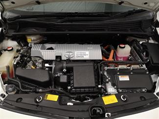 2014 Toyota Prius - Thumbnail