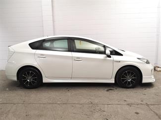 2014 Toyota Prius - Thumbnail
