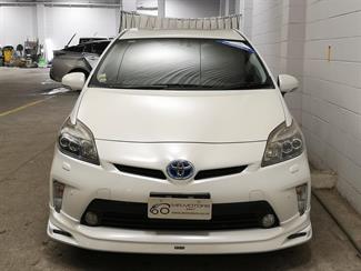 2014 Toyota Prius - Thumbnail