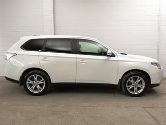 2012 Mitsubishi Outlander - Thumbnail