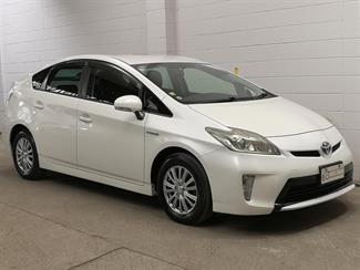 2015 Toyota Prius - Thumbnail