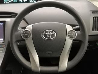 2015 Toyota Prius - Thumbnail