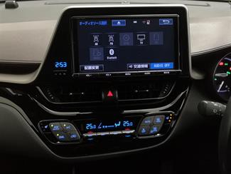2017 Toyota C-HR - Thumbnail