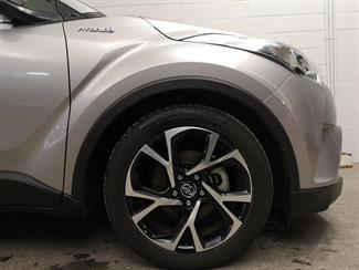 2017 Toyota C-HR - Thumbnail