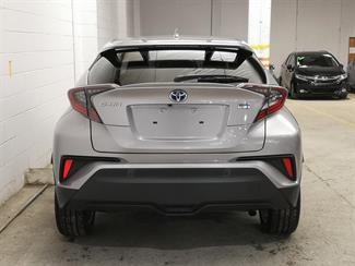 2017 Toyota C-HR - Thumbnail
