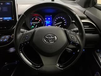 2017 Toyota C-HR - Thumbnail