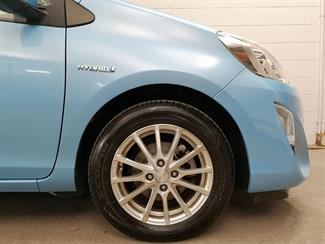 2015 Toyota Aqua - Thumbnail