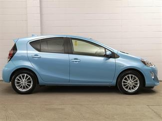 2015 Toyota Aqua - Thumbnail