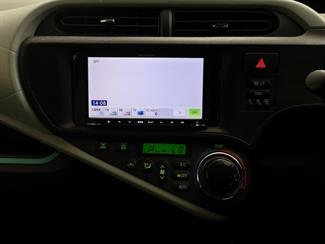 2012 Toyota Aqua - Thumbnail