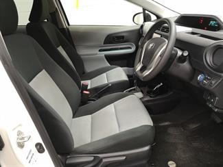 2012 Toyota Aqua - Thumbnail