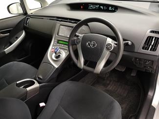 2012 Toyota Prius - Thumbnail