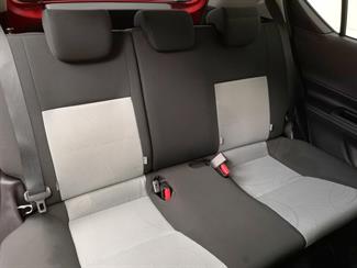 2015 Toyota Aqua - Thumbnail