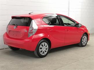 2015 Toyota Aqua - Thumbnail