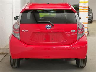 2015 Toyota Aqua - Thumbnail