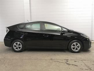 2015 Toyota Prius - Thumbnail