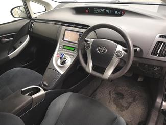 2015 Toyota Prius - Thumbnail