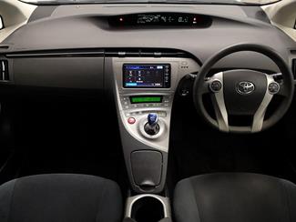 2015 Toyota Prius - Thumbnail