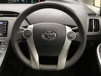 2015 Toyota Prius - Thumbnail