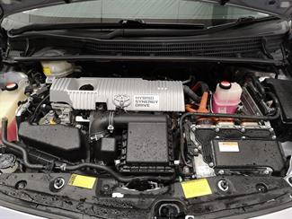 2014 Toyota Prius - Thumbnail