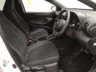 2020 Toyota Yaris - Thumbnail