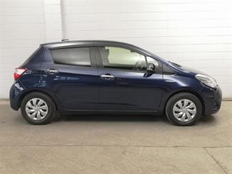 2017 Toyota Vitz - Thumbnail