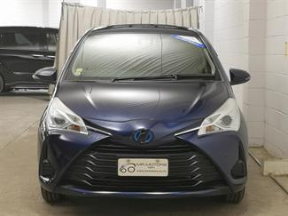 2017 Toyota Vitz - Thumbnail