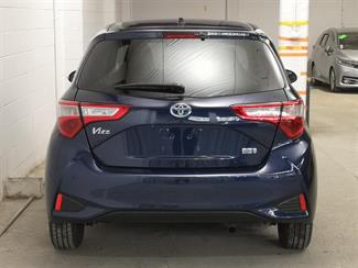 2017 Toyota Vitz - Thumbnail