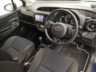 2017 Toyota Vitz - Thumbnail